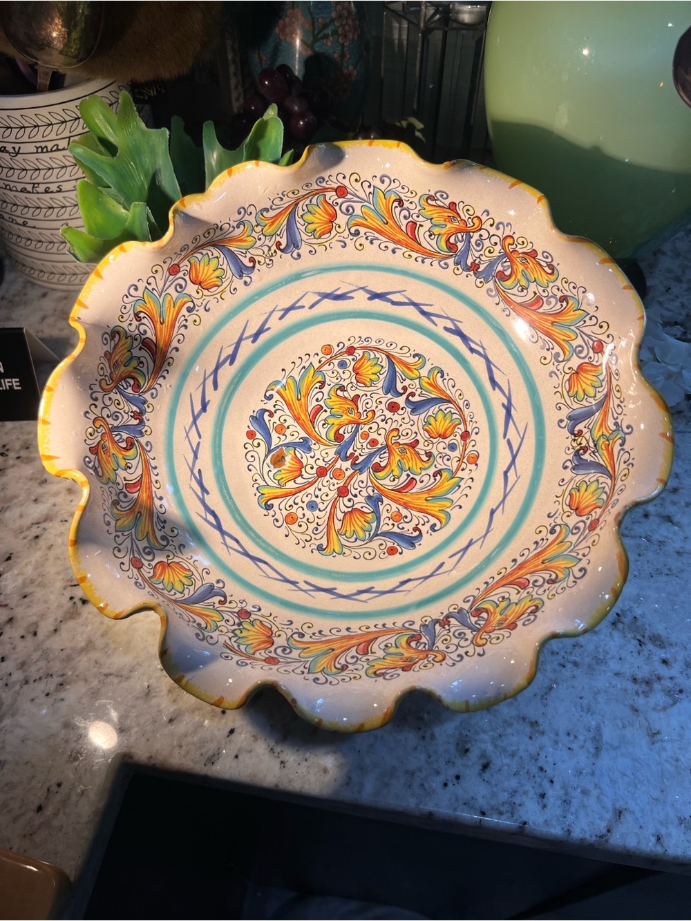 Moma Cream Ceramic Centerpiece Bowl Like New read below